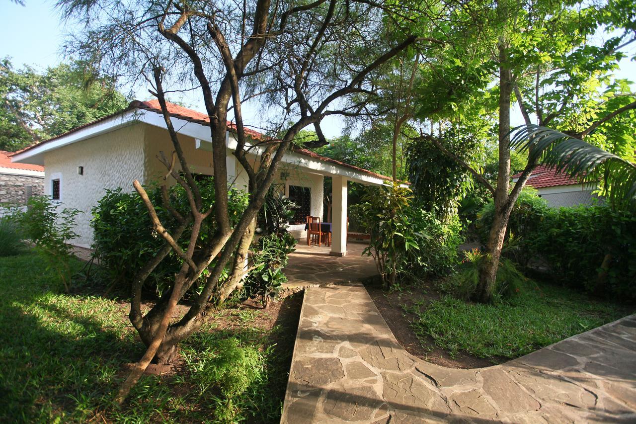 Diani Cottages Диани Бийч Екстериор снимка