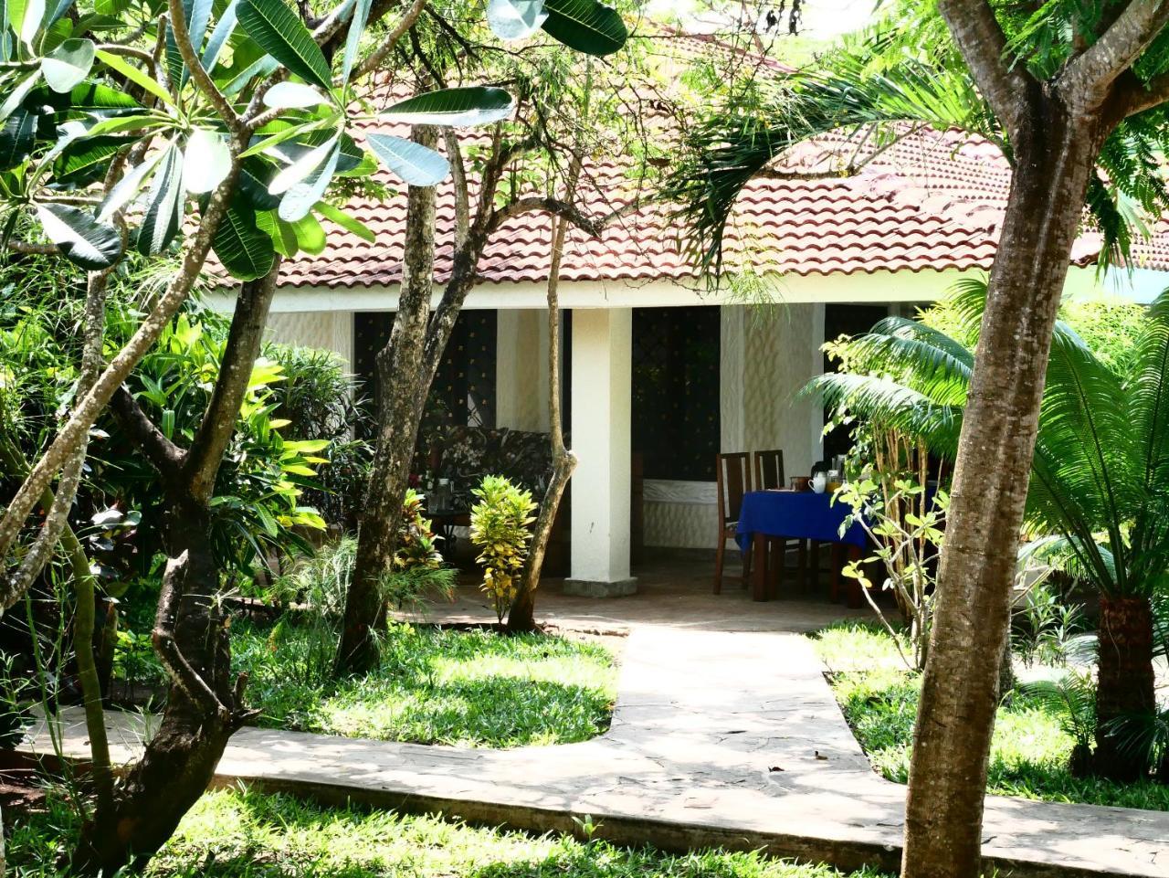 Diani Cottages Диани Бийч Екстериор снимка